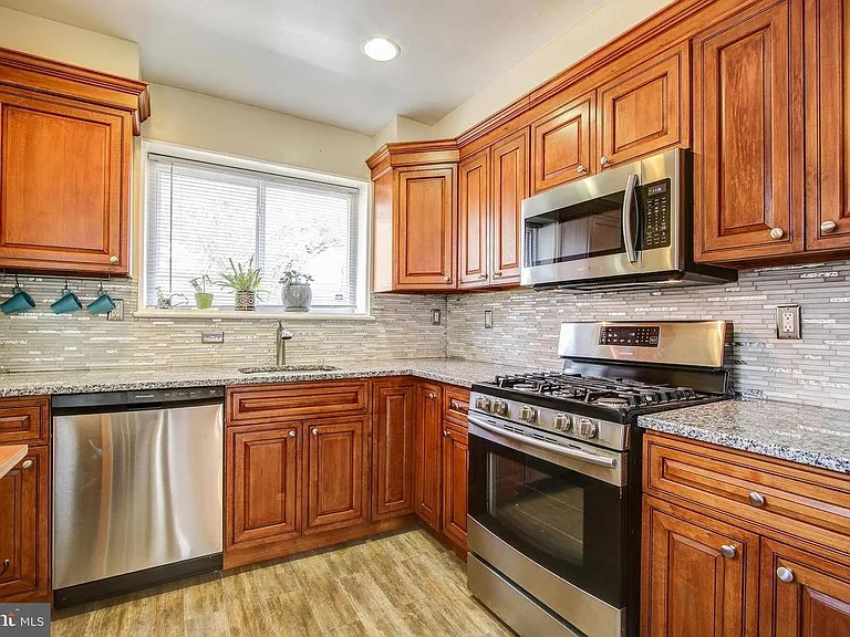 5260 Chillum Pl NE — Photo 1