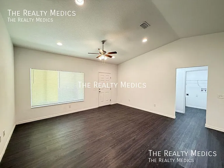 303 Sequoia Dr — Photo 8