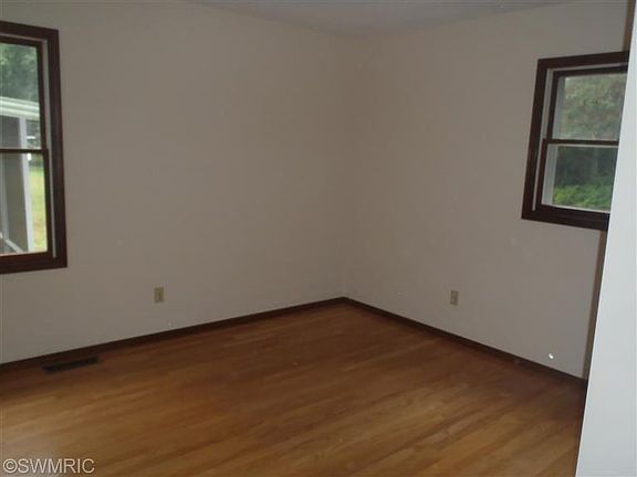 5th image of 1309 Maplerow Ave NW