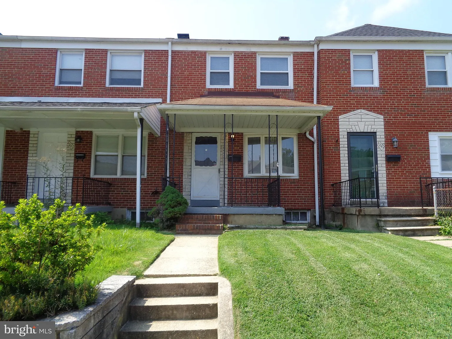 3 bed, 1.5 bath, 1144 sqft, $2,000 — Photo 2