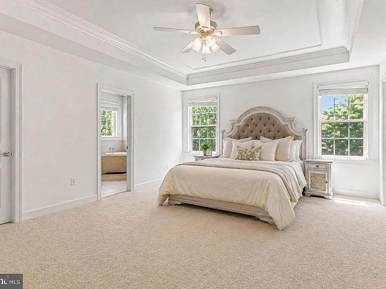 8901 Hargrove Ct — Photo 27