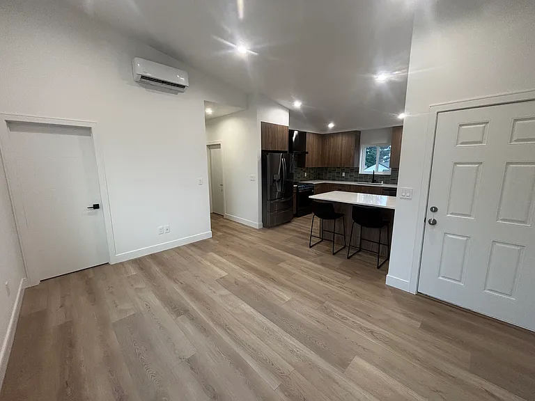3924 W Longfellow Ave #B — Photo 4
