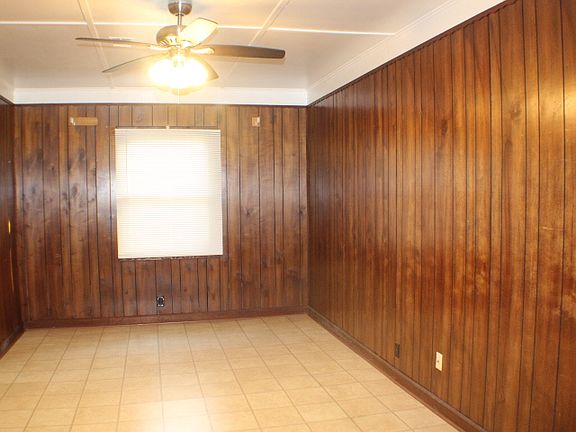 3rd image of 409 Willow Ave