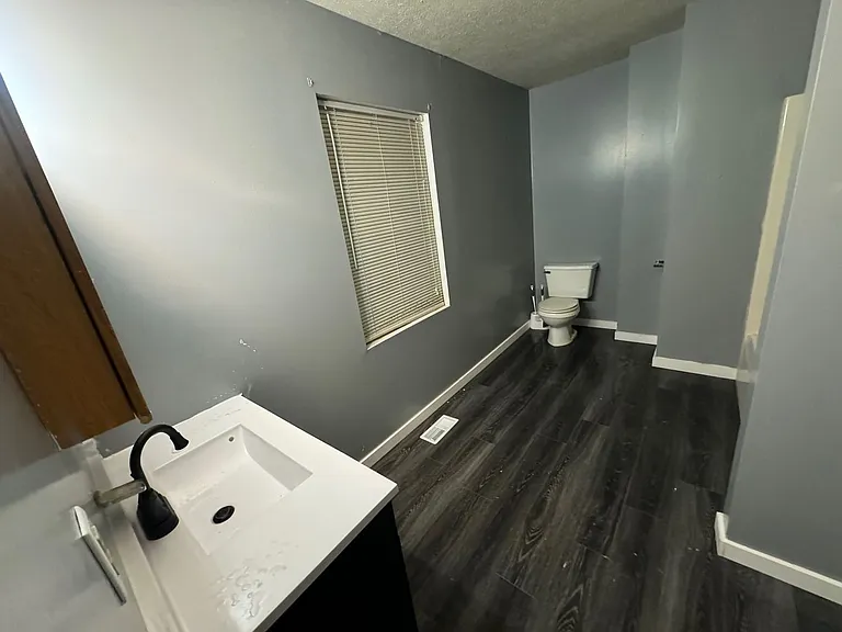 622 Rush St #1 — Photo 8