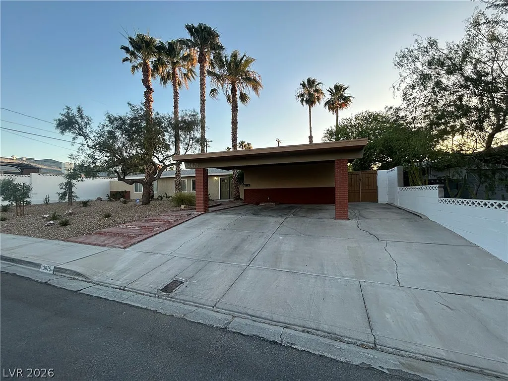 4 bed, 3.0 bath, 2652 sqft, $3,300 — Photo 4