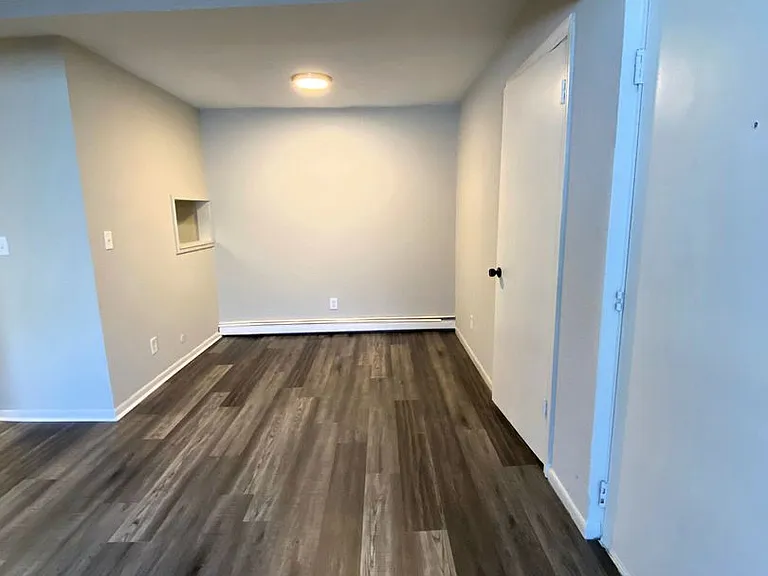 2036 Wayne Ave #C — Photo 5