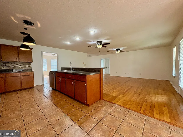 219 Fairway Dr — Photo 5