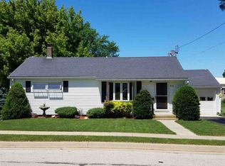 404 1st St, Colesburg, IA 52035