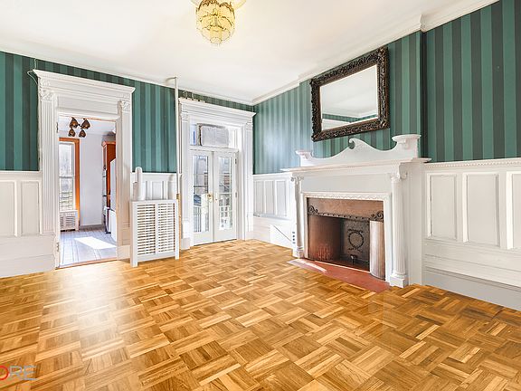 3rd image of 158 W 120th St APT 1