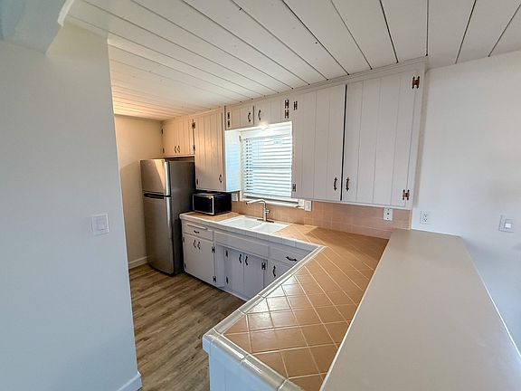 3rd image of 130 S Acacia Ave