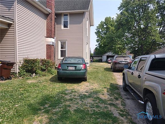 2nd image of 115 W Smith St