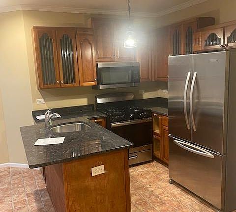 2nd image of 2724 W Lunt Ave APT 1S
