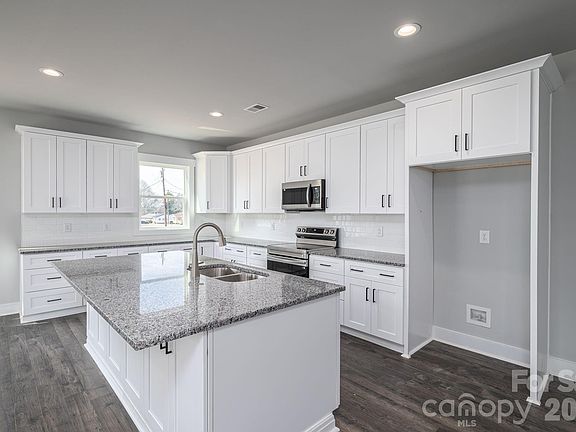 4th image of 318 Sunrise Cir