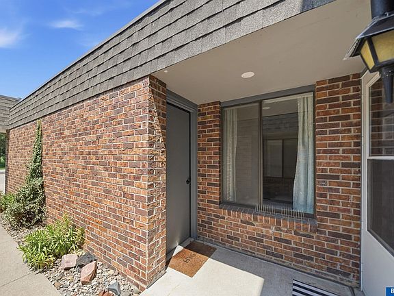 4th image of 3552 Neerpark Dr