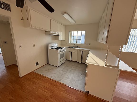 5th image of 11218 Huston St #202