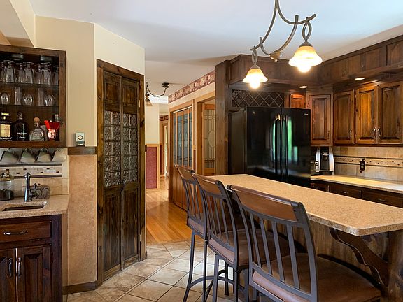 Island, Wet Bar, Pantry