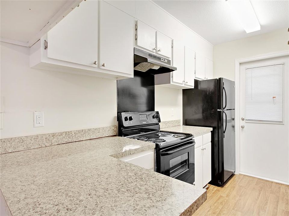 Expansive Counter Top Space in Apartment Kitchen