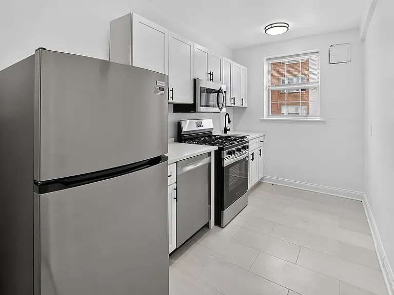 1441 Somerset Pl NW #202 — Photo 10