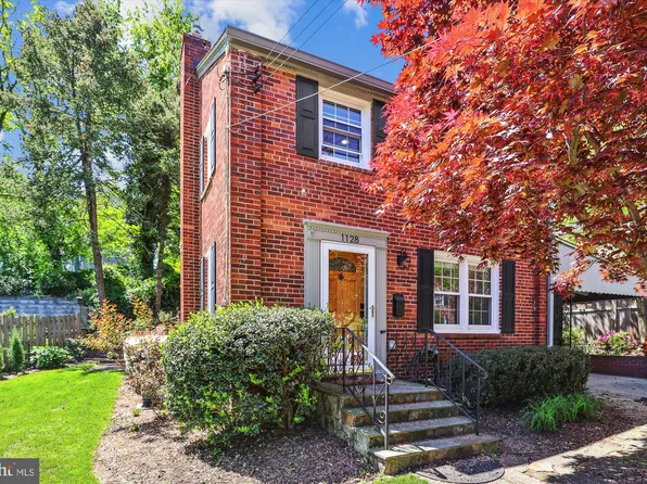1128 S Edison St, Arlington, VA 22204