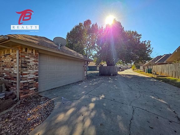 3rd image of 6811 Lyrewood Ln