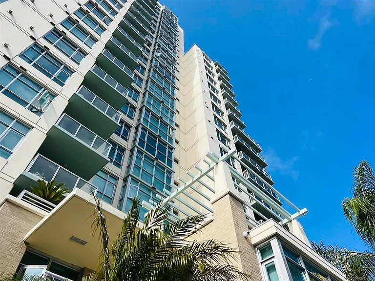 850 Beech St #704 — Photo 3