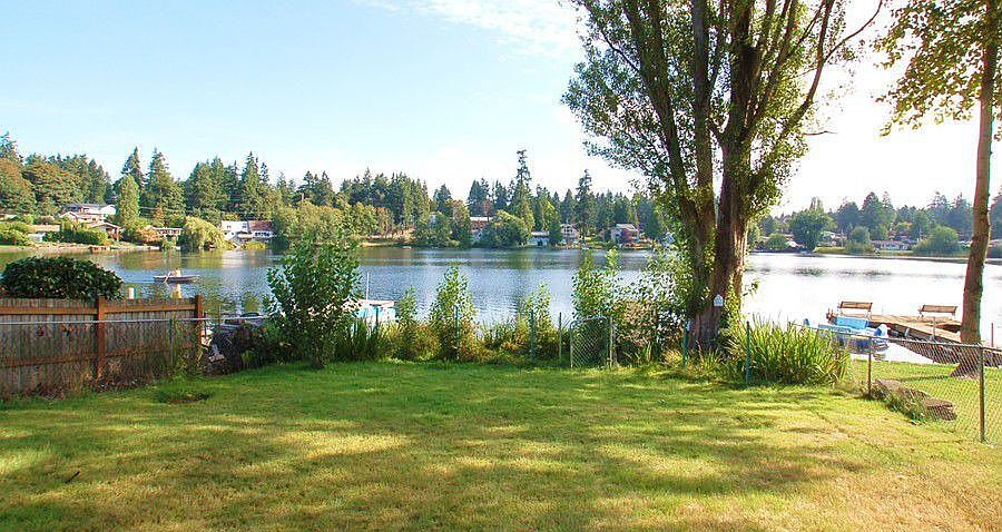 Rarely available Mirror Lake waterfront property