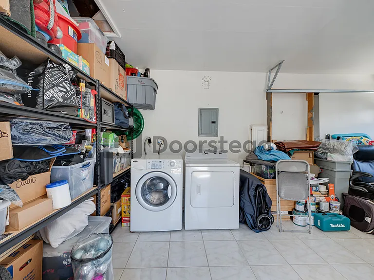 404 Hawthorne St #B — Photo 13