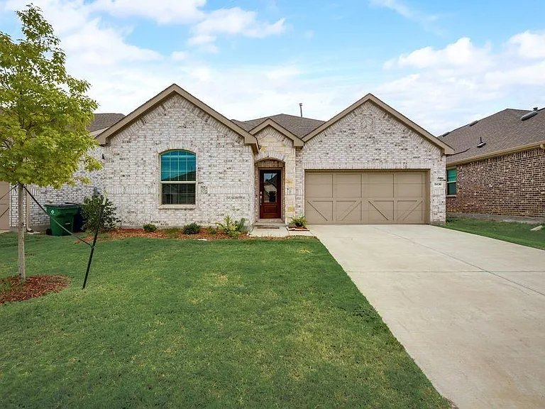 5836 Priory Dr — Photo 2
