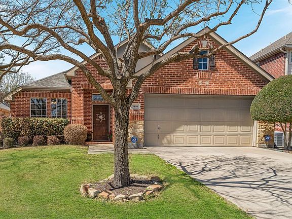 This ranch style cul-de-sac home with pool in desirable Wellington won't disappoint even the pickiest buyers!