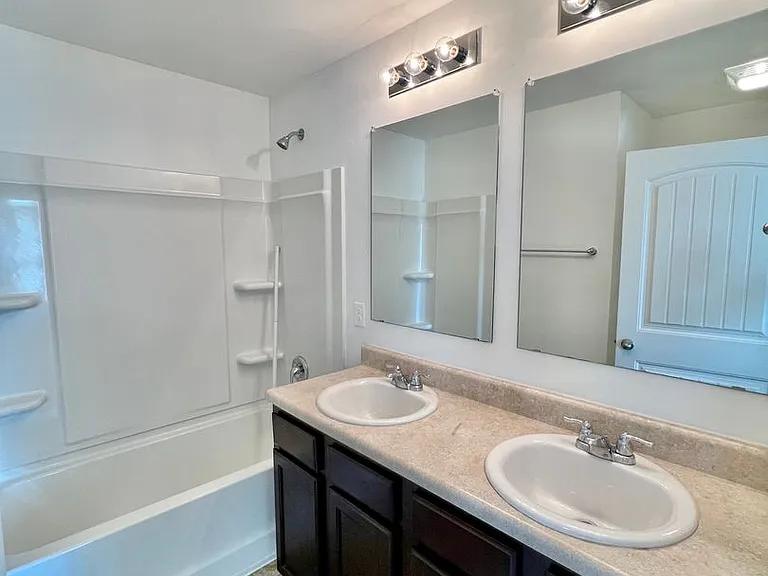 16406 Waterbury Ln — Photo 8