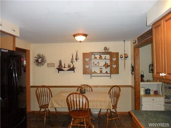 5th image of 977 E Alaura Dr