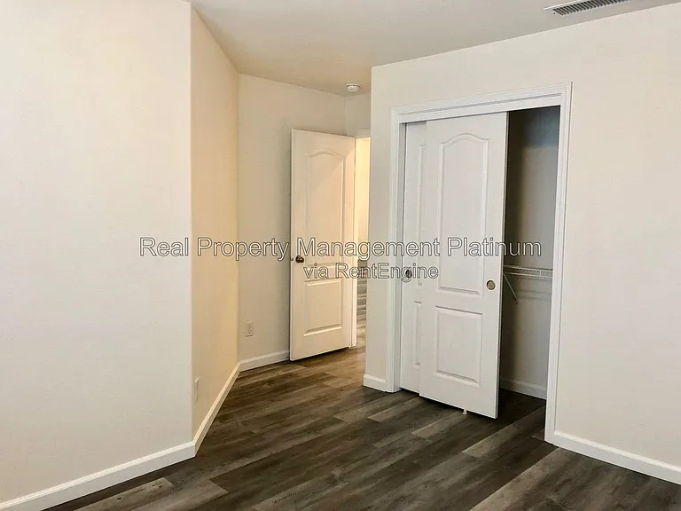 2667 Santa Ana Ave — Photo 7