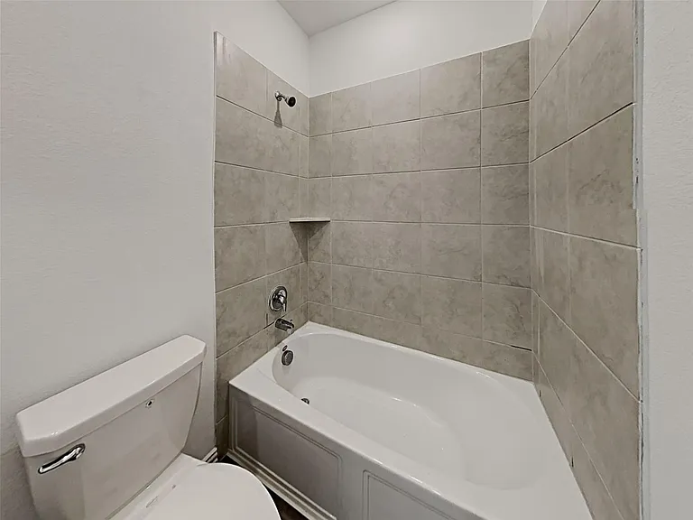 629 Fitzroy Ln — Photo 13