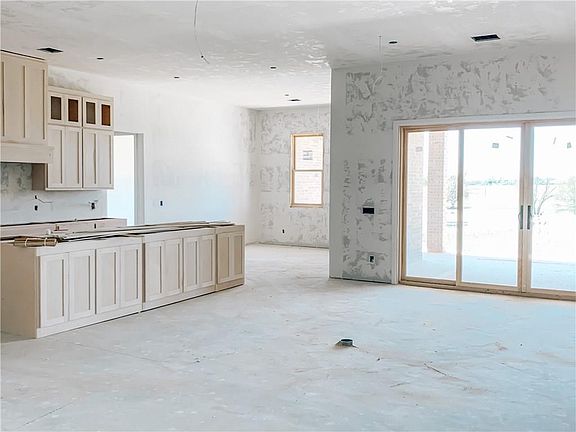 4th image of 21889 Villagio Dr