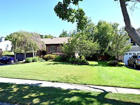 2nd image of 8 Jasmine Ln