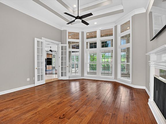 3rd image of 9704 Ravenswood Rd