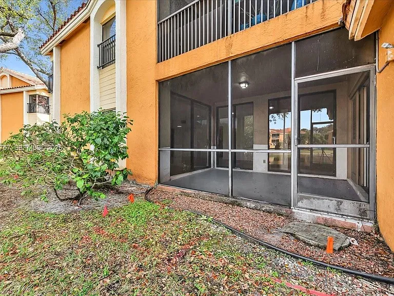 3814 Coral Tree Cir #3814 — Photo 2