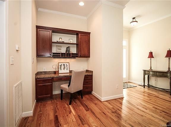 5th image of 1320 Landsdown Dr
