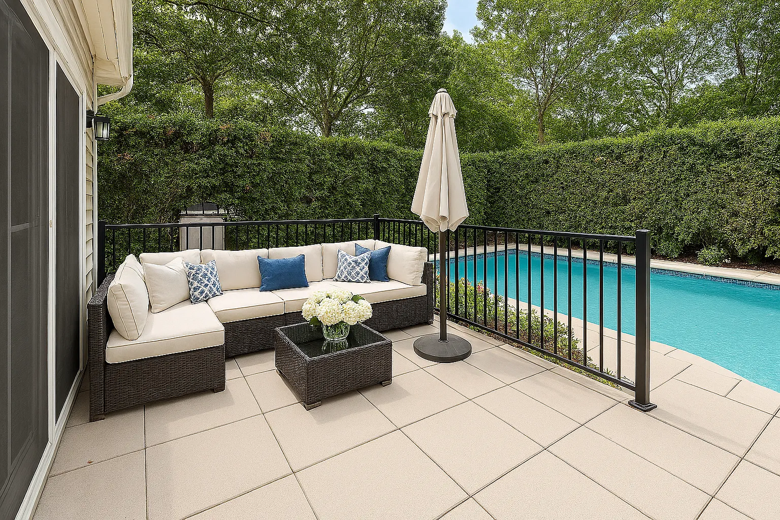 Luxury Beach Living with a Heated Pool — Photo 3