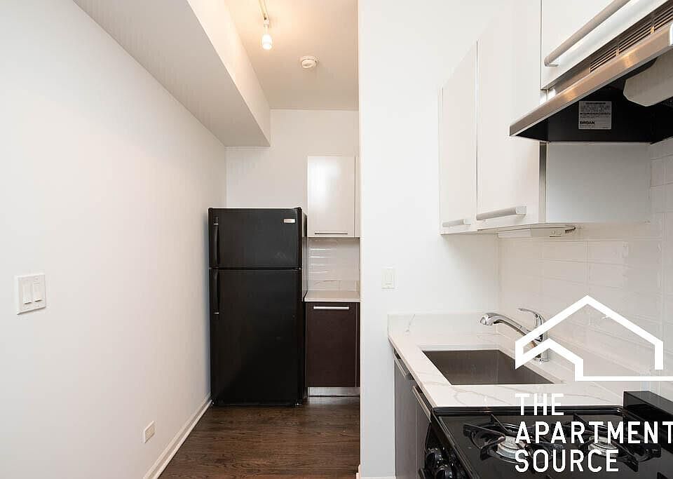 1st image of 5052 N Winthrop Ave #401