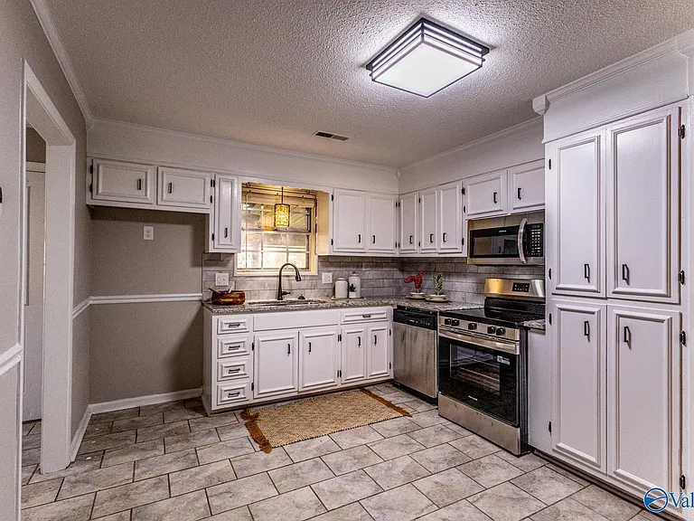 1220 Kathy Ln SW — Photo 5