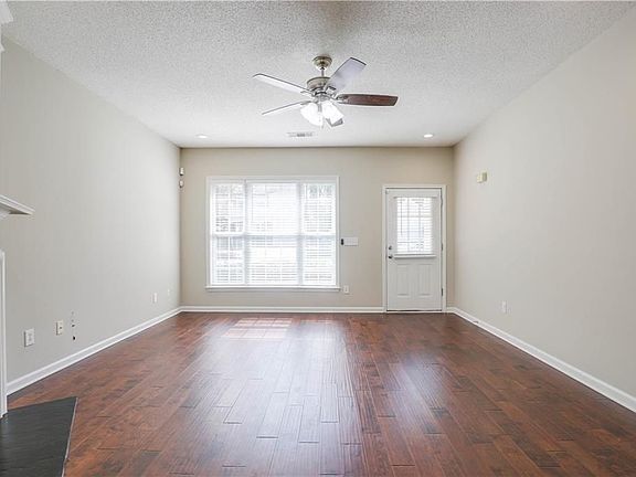 5th image of 215 Wellisford Ct