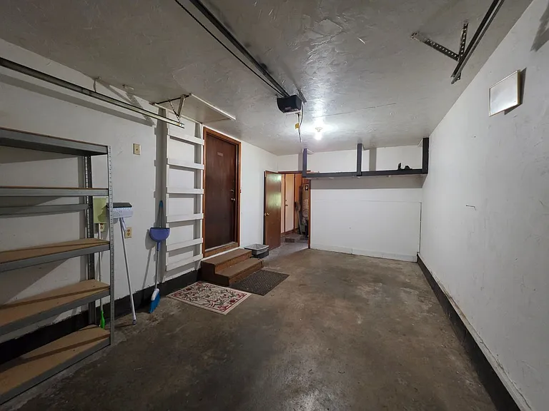 711 W Burns St — Photo 25