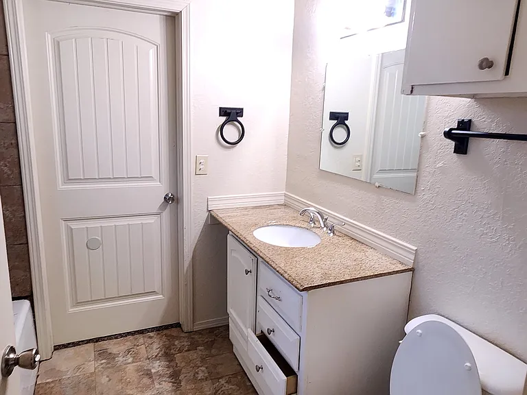 513 N Forest St — Photo 16