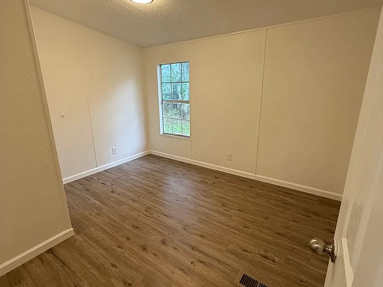 532 Grandview Bnd — Photo 15