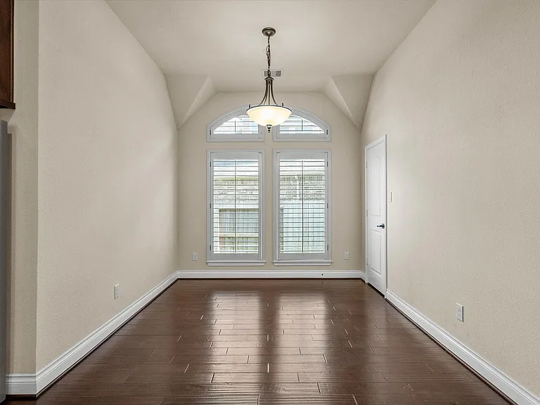 2524 Davis Prairie Ln — Photo 18