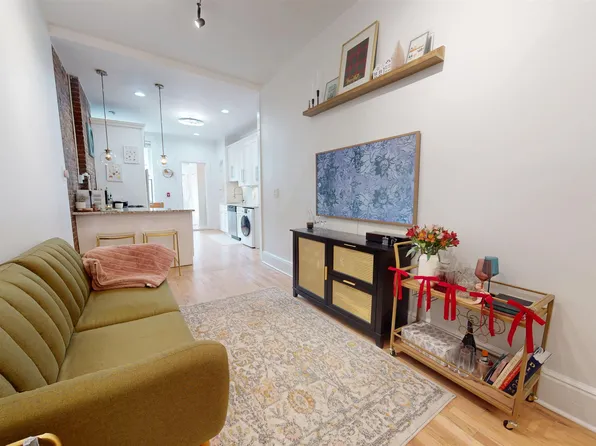 118 Jefferson Street image 1 of 12