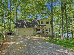 497 Long Island Dr, Moneta, VA 24121