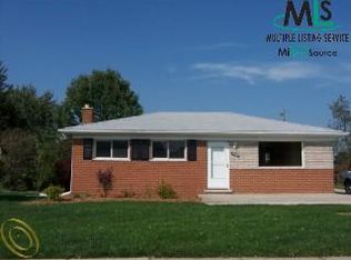 32085 W Schoenherr Rd, Warren, MI 48088