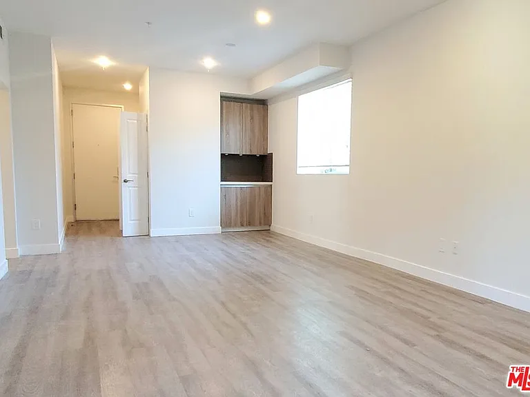 1470 S Canfield Ave #101 — Photo 2